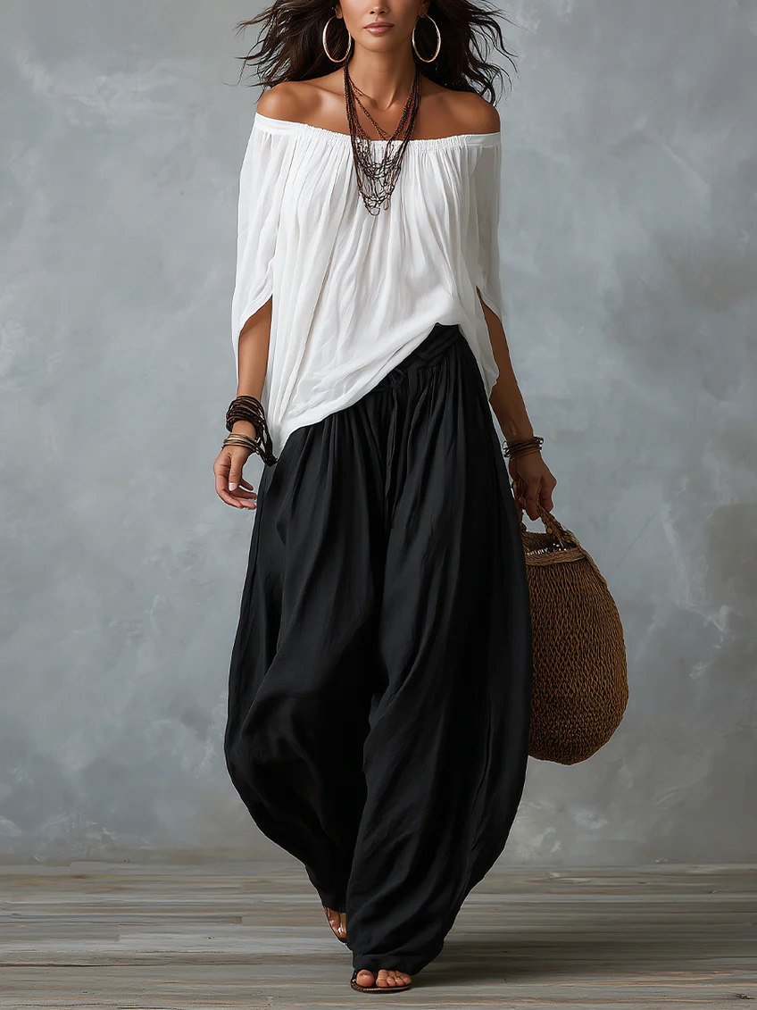 Conjunto branco com ombros descobertos e calças largas estilo lanterna